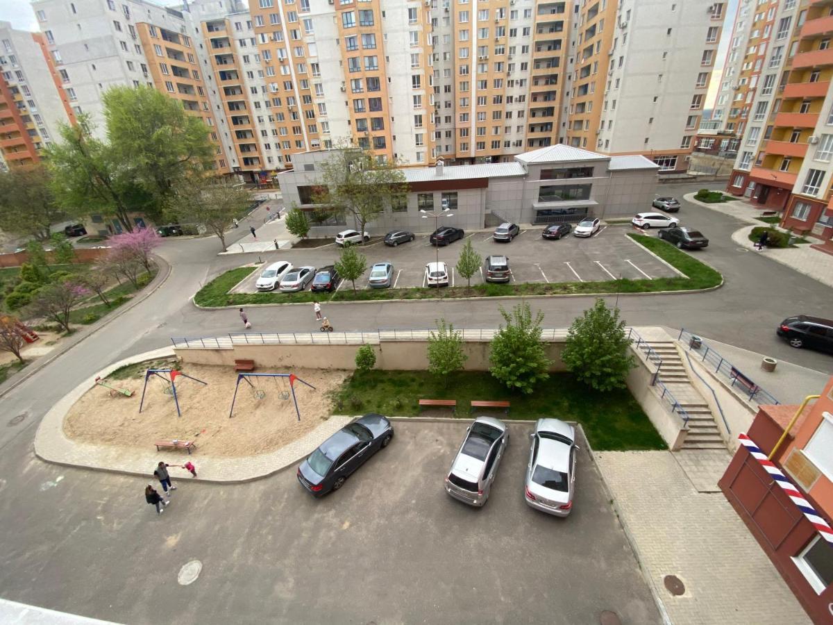 Two Bedroom Large Apartment In تشيسيناو المظهر الخارجي الصورة