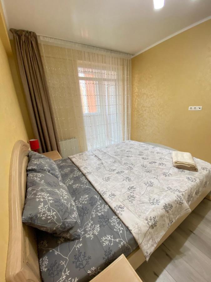 Two Bedroom Large Apartment In تشيسيناو المظهر الخارجي الصورة