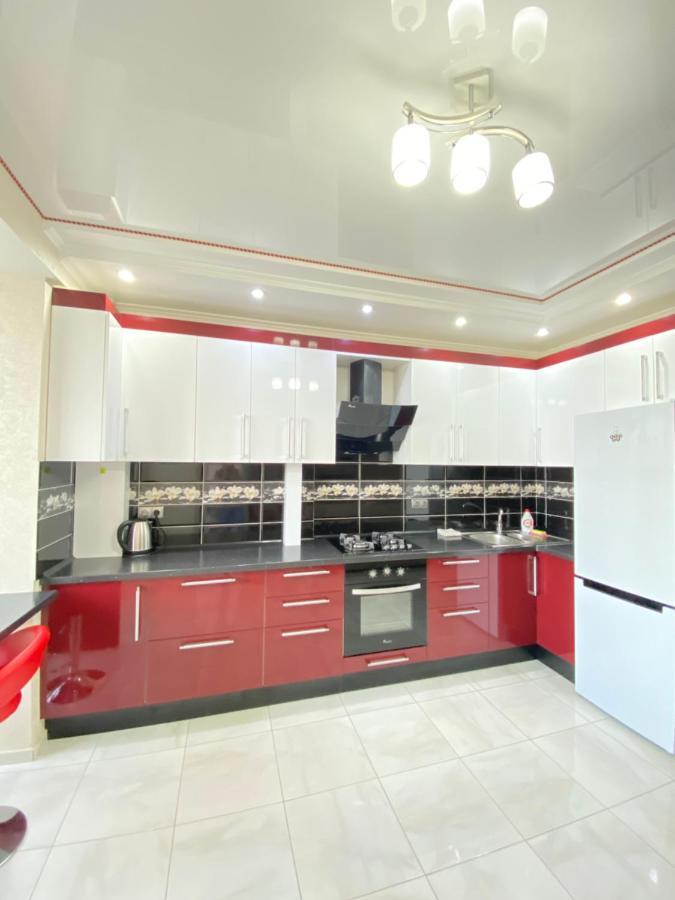 Two Bedroom Large Apartment In تشيسيناو المظهر الخارجي الصورة