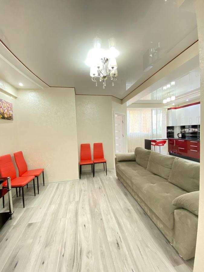 Two Bedroom Large Apartment In تشيسيناو المظهر الخارجي الصورة
