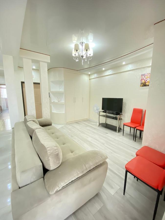 Two Bedroom Large Apartment In تشيسيناو المظهر الخارجي الصورة