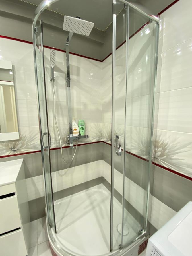 Two Bedroom Large Apartment In تشيسيناو المظهر الخارجي الصورة