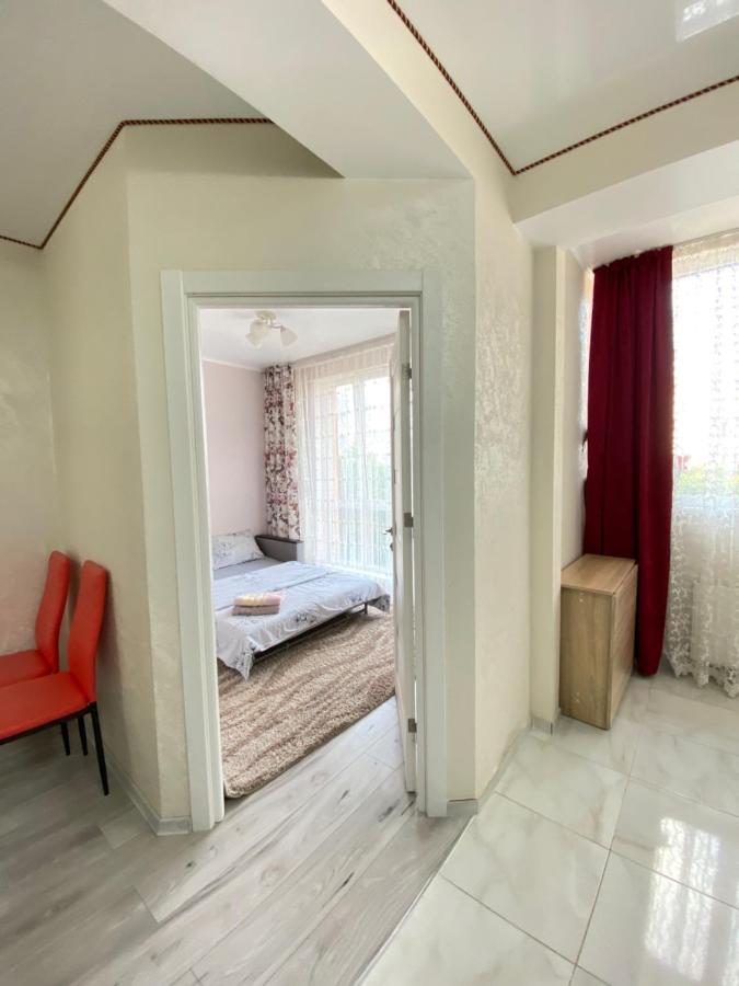 Two Bedroom Large Apartment In تشيسيناو المظهر الخارجي الصورة