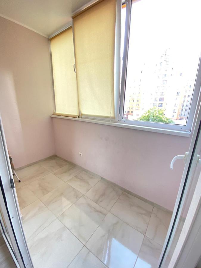 Two Bedroom Large Apartment In تشيسيناو المظهر الخارجي الصورة