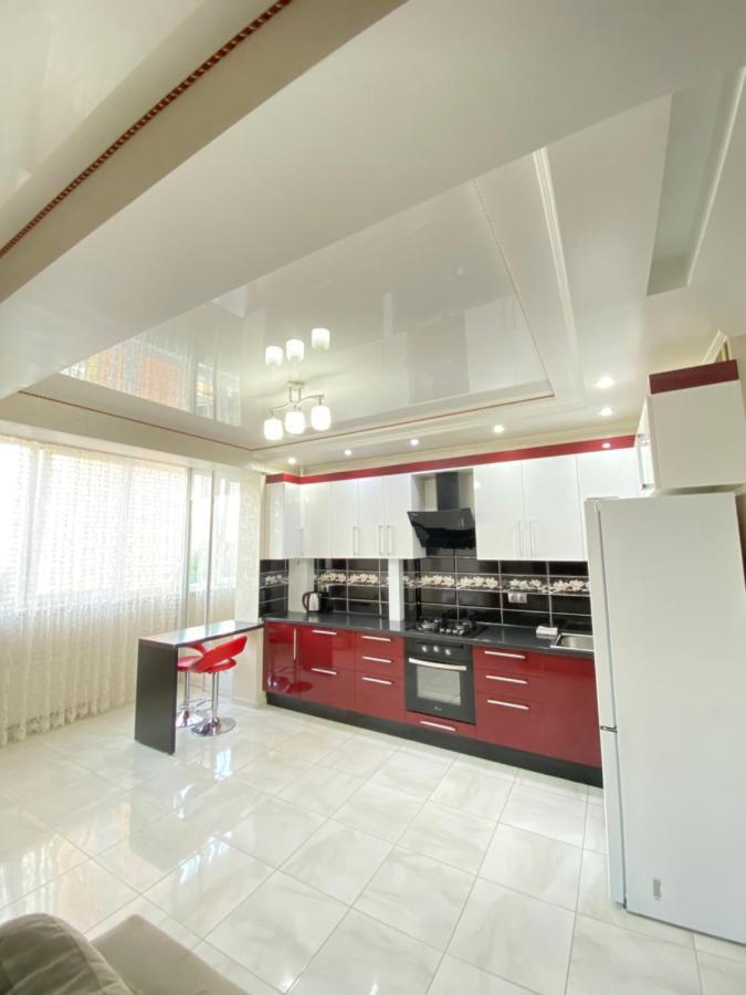 Two Bedroom Large Apartment In تشيسيناو المظهر الخارجي الصورة