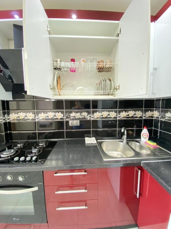 Two Bedroom Large Apartment In تشيسيناو المظهر الخارجي الصورة