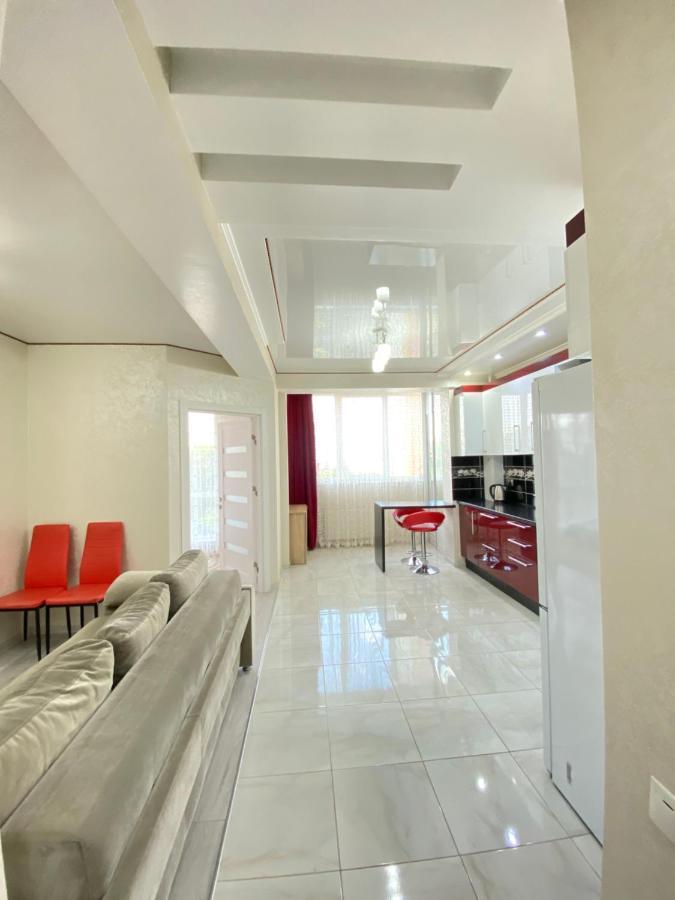 Two Bedroom Large Apartment In تشيسيناو المظهر الخارجي الصورة