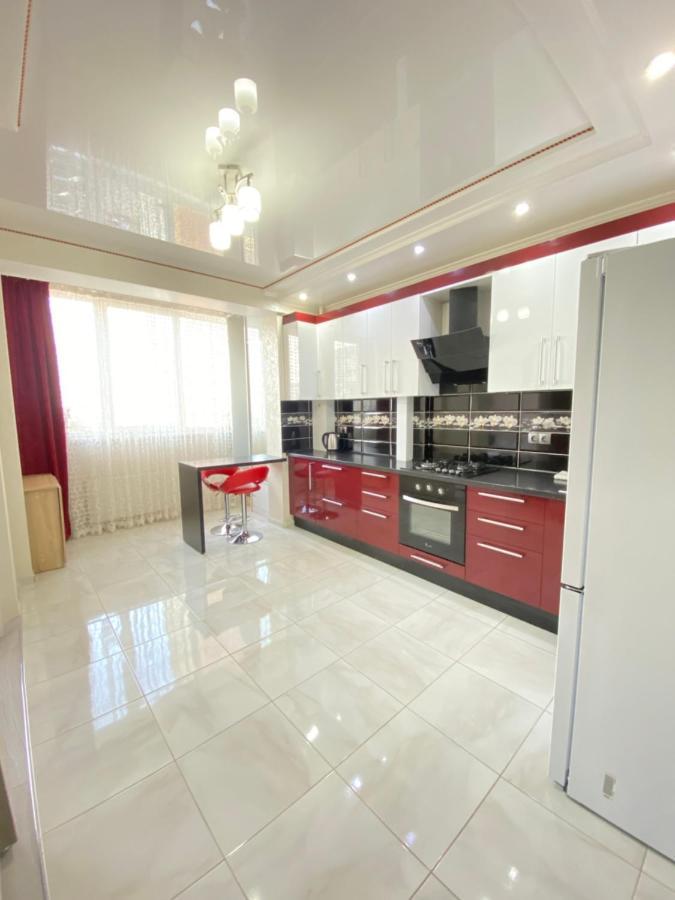 Two Bedroom Large Apartment In تشيسيناو المظهر الخارجي الصورة