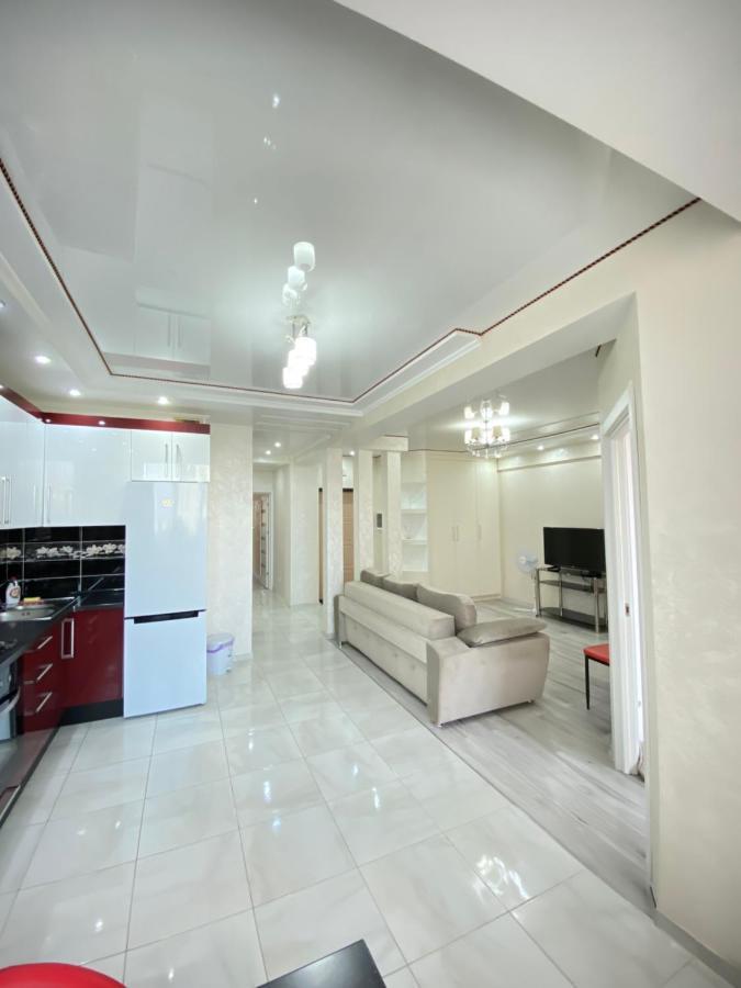Two Bedroom Large Apartment In تشيسيناو المظهر الخارجي الصورة