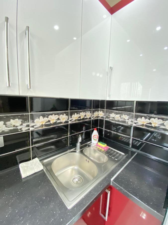 Two Bedroom Large Apartment In تشيسيناو المظهر الخارجي الصورة