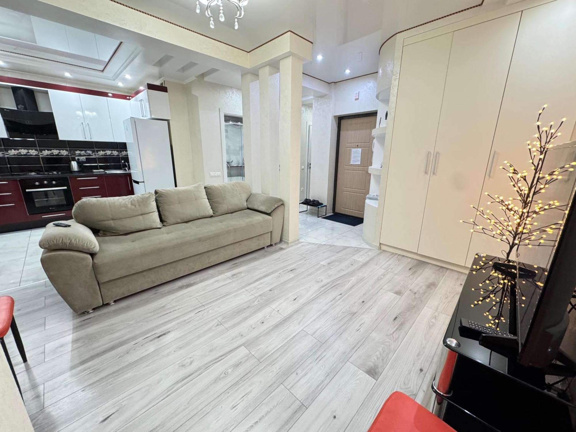Two Bedroom Large Apartment In تشيسيناو المظهر الخارجي الصورة