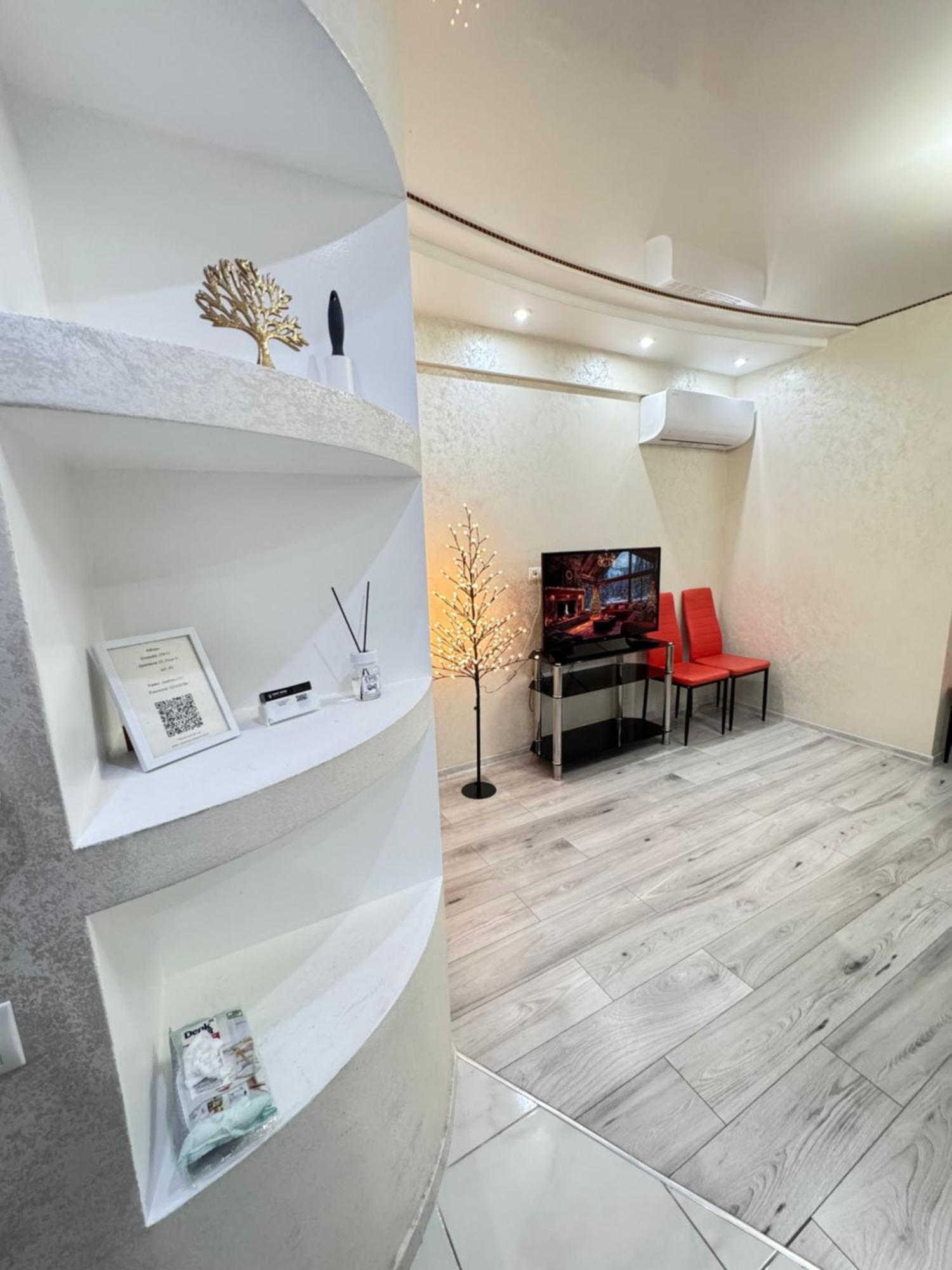 Two Bedroom Large Apartment In تشيسيناو المظهر الخارجي الصورة